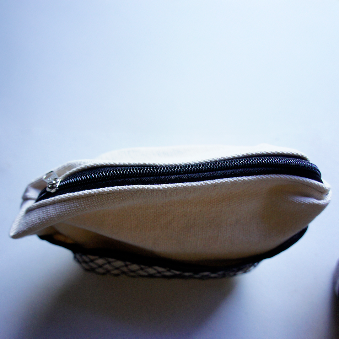 Necessaire com bolso de rede