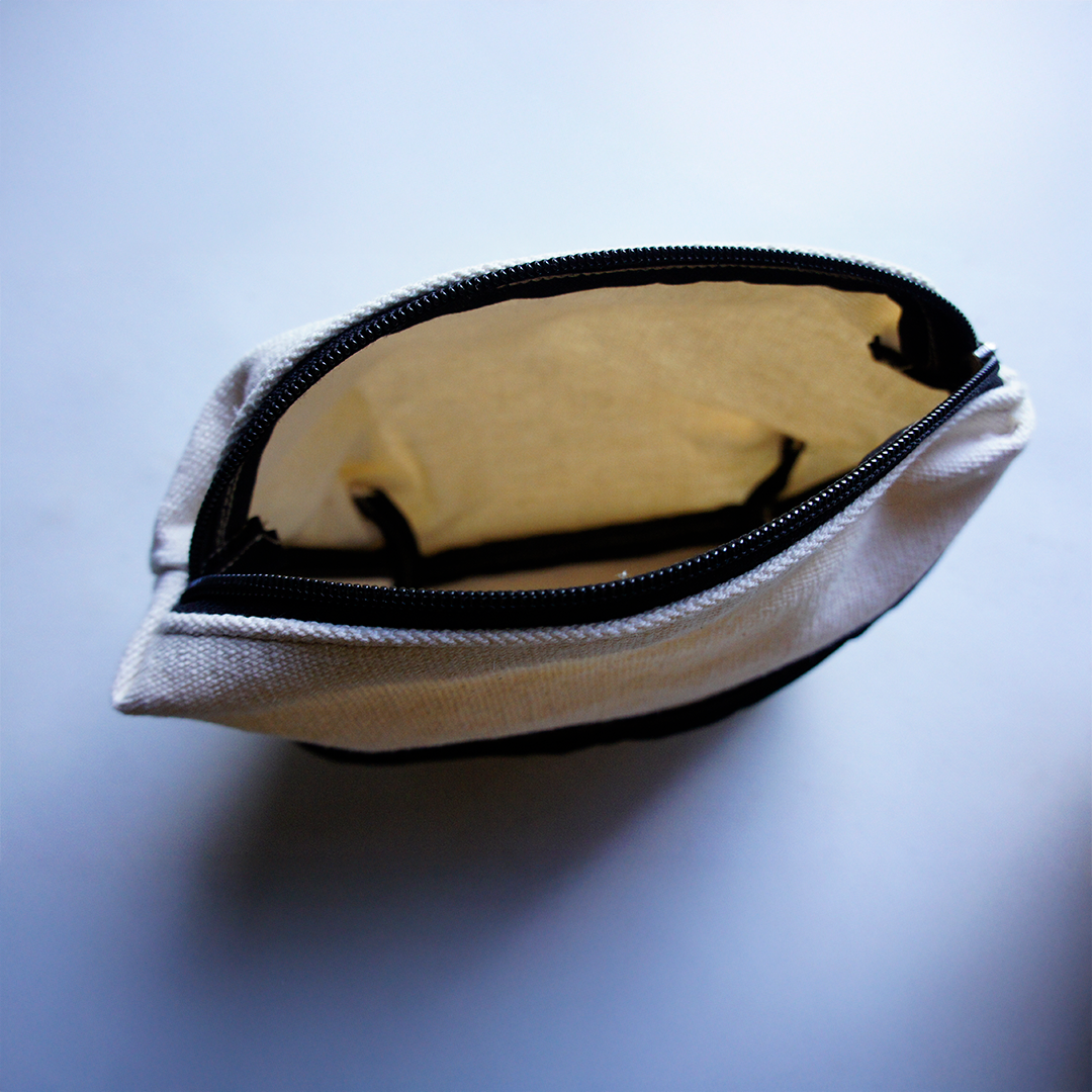 Necessaire com bolso de rede