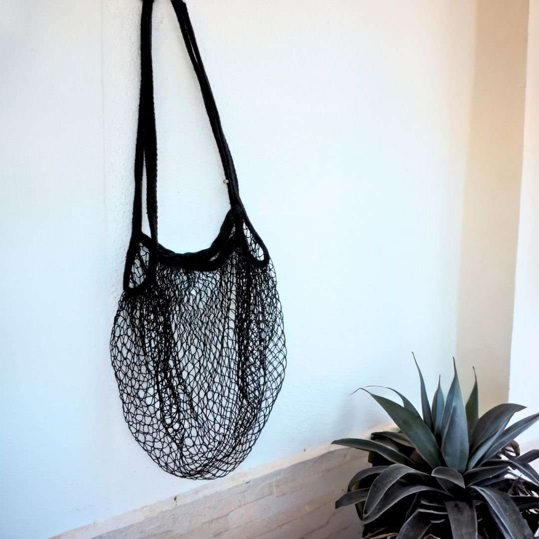 Bolsas, mochilas e sacolas: conheça os tipos de produtos feitos com redes de pesca reaproveitadas